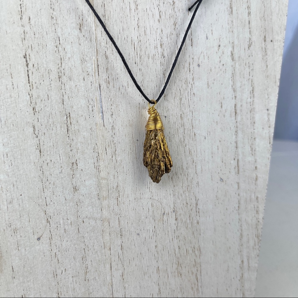 🚫SOLD🚫 NWOT Sage Goddess Alchemist Gold Plated Black Kyanite Pendant Necklace - Picture 3 of 16